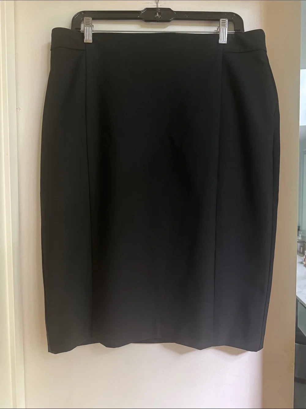 Ann Taylor Seamed Pencil Skirt in Seasonless Stretch - Curvy Fit - Black